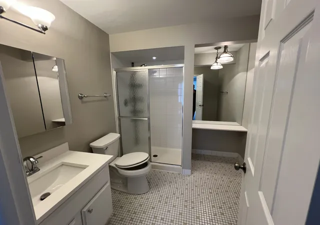 Listing Photo 5 - Condo for sale in building located at 2600 Windsor Mall, Park Ridge, IL 60068 - Unit #2E