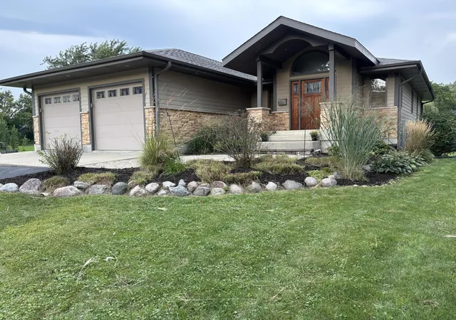 Photo 1 of Single family home for sale at 257 N Schryver Ave, Woodstock, IL 60098 | MLS# 12766476 | Listing updated on 2026-09-28