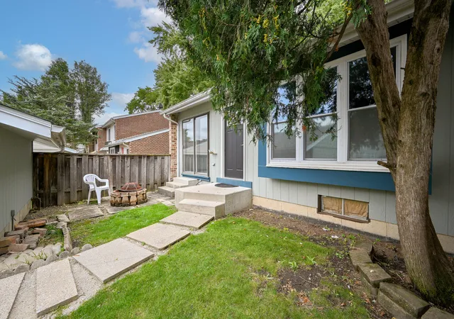 Photo 2 of Townhouse for sale at 333 Colony Green Dr, Bloomingdale, IL 60108 | MLS# 12766477 | Listing updated on 2026-09-25