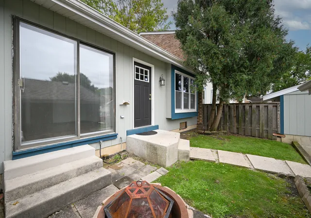 Photo 3 of Townhouse for sale at 333 Colony Green Dr, Bloomingdale, IL 60108 | MLS# 12766477 | Listing updated on 2026-09-25
