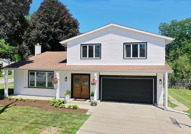 Photo 1 of Single family home for sale at 1061 N Smith St, Palatine, IL 60067 | MLS# 12766489 | Listing updated on 2026-09-24