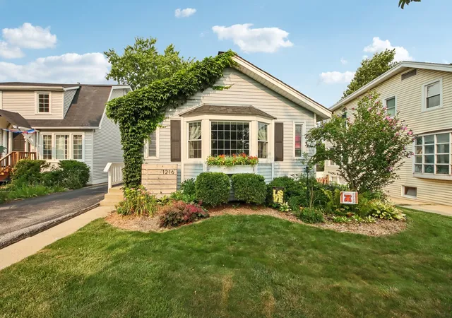 Photo 3 of Single family home for sale at 1216 Canfield Rd, Park Ridge, IL 60068 | MLS# 12766506 | Listing updated on 2026-09-23