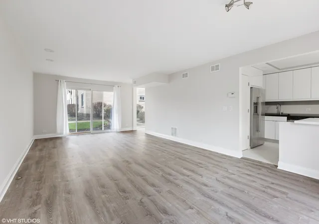 Photo 3 of Townhouse for sale at 158 Green Bay Rd, Glencoe, IL 60022 | MLS# 12766508 | Listing updated on 2026-09-28