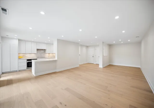 Photo 4 of Condo for sale at 1740 Mission Hills Rd #303, Northbrook, IL 60062 | MLS# 12766509 | Listing updated on 2026-09-29