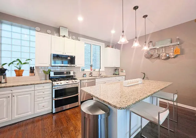 Photo 2 of Townhouse for sale at 4240 N Kenmore Ave #3N, Chicago, IL 60613 | MLS# 12766514 | Listing updated on 2026-09-24