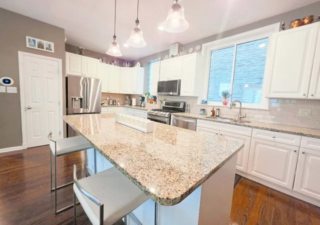 Photo 3 of Townhouse for sale at 4240 N Kenmore Ave #3N, Chicago, IL 60613 | MLS# 12766514 | Listing updated on 2026-09-24
