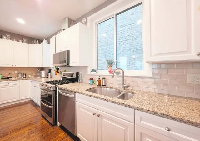 Photo 3 of Townhouse for sale at 4240 N Kenmore Ave #3N, Chicago, IL 60613 | MLS# 12766514 | Listing updated on 2026-09-24