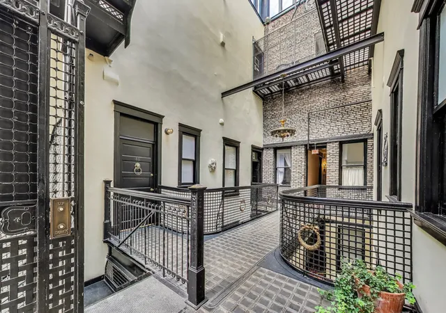 Photo 2 of Condo for sale at 2800 N Pine Grv Ave #8CD, Chicago, IL 60657 | MLS# 12766515 | Listing updated on 2026-09-24