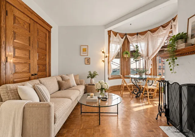 Photo 3 of Condo for sale at 2800 N Pine Grv Ave #8CD, Chicago, IL 60657 | MLS# 12766515 | Listing updated on 2026-09-24