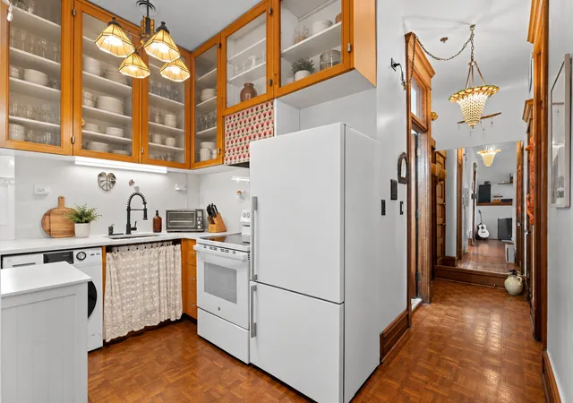Photo 4 of Condo for sale at 2800 N Pine Grv Ave #8CD, Chicago, IL 60657 | MLS# 12766515 | Listing updated on 2026-09-24