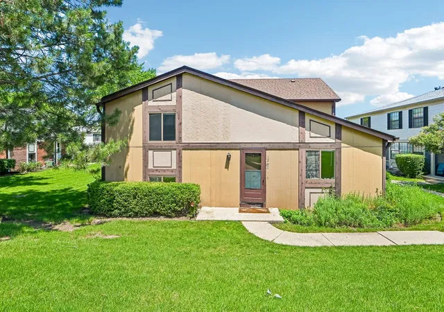 Photo 2 of Townhouse for sale at 1298 Inverrary Ln, Palatine, IL 60074 | MLS# 12766540 | Listing updated on 2026-09-22