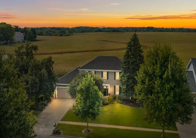Photo 2 of Single family home for sale at 733 Millview Dr, Batavia, IL 60510 | MLS# 12766542 | Listing updated on 2026-09-30