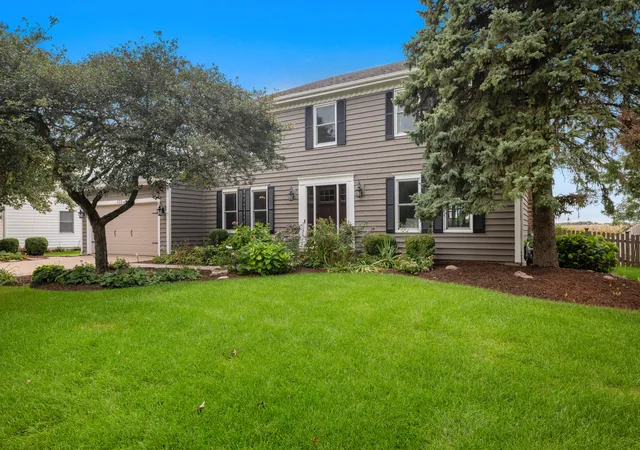 Photo 3 of Single family home for sale at 733 Millview Dr, Batavia, IL 60510 | MLS# 12766542 | Listing updated on 2026-09-30