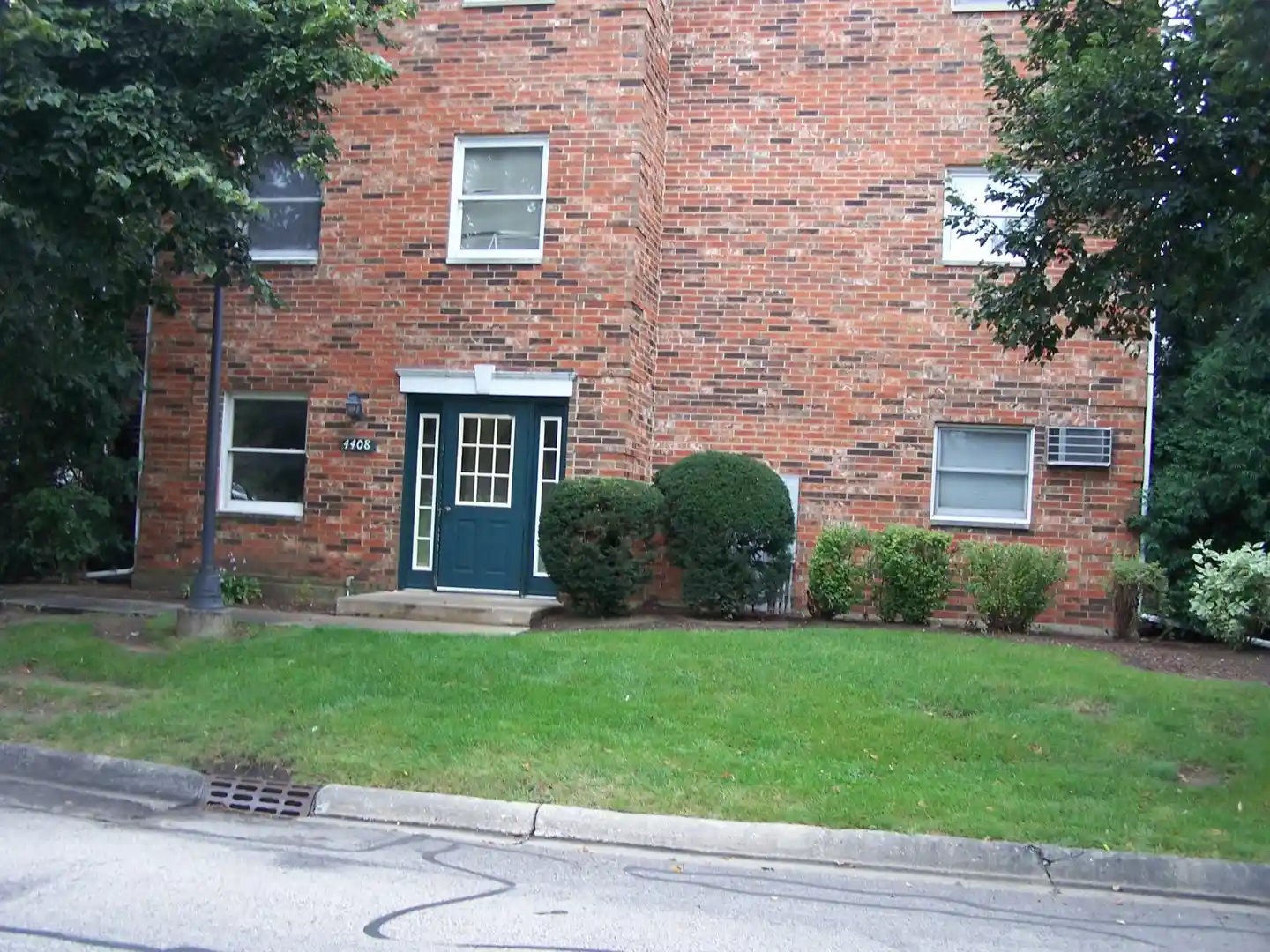 Listing Photo 2 - Condo for sale in 4408 W Shamrock Ln located at 4408 W Shamrock Ln, Mchenry, IL 60050 - Unit #2-C
