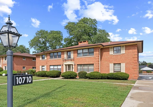 Condo for sale at 10710 W Cermak Rd #2W, Westchester, IL 60154 | MLS# 12766552