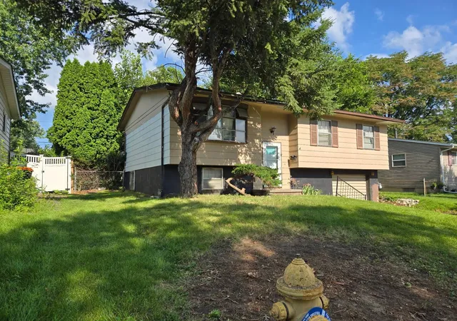Photo 2 of Single family home for sale at 2308 Jebens Ave, Davenport, IA 52804 | MLS# 12766556 | Listing updated on 2026-10-21