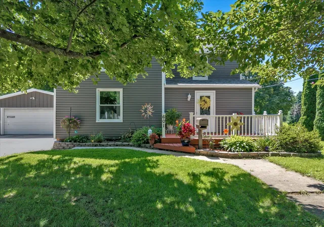 Photo 1 of Single family home for sale at 601 W Court St, Cambridge, IL 61238 | MLS# 12766563 | Listing updated on 2026-10-01