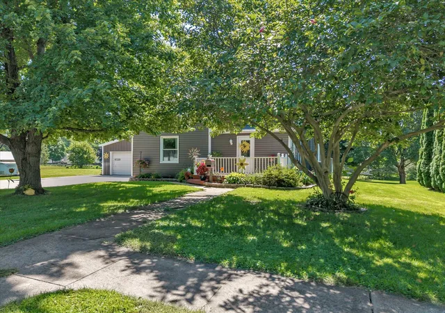 Photo 2 of Single family home for sale at 601 W Court St, Cambridge, IL 61238 | MLS# 12766563 | Listing updated on 2026-10-01