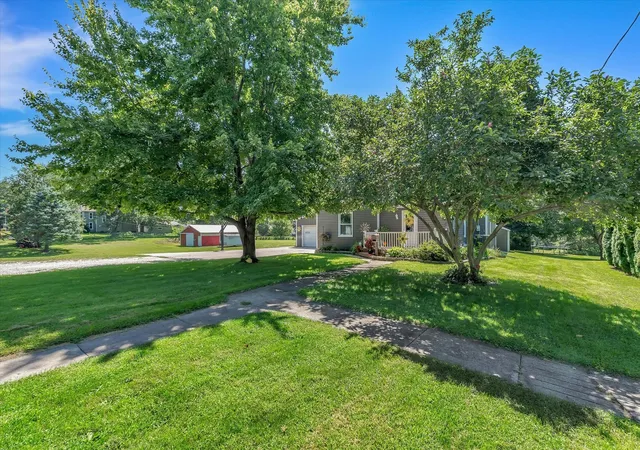Photo 3 of Single family home for sale at 601 W Court St, Cambridge, IL 61238 | MLS# 12766563 | Listing updated on 2026-10-01