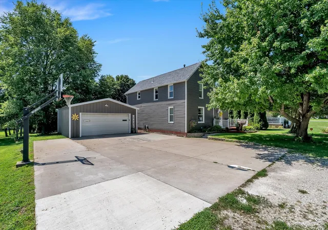 Photo 3 of Single family home for sale at 601 W Court St, Cambridge, IL 61238 | MLS# 12766563 | Listing updated on 2026-10-01