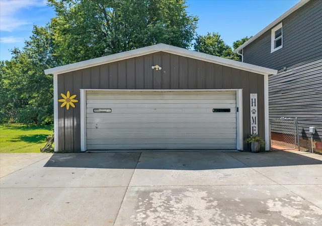 Photo 4 of Single family home for sale at 601 W Court St, Cambridge, IL 61238 | MLS# 12766563 | Listing updated on 2026-10-01