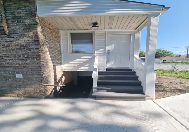 Photo 4 of Single family home for sale at 2123 S 10th Avenue, Maywood, IL 60153 | MLS# 12766566 | Listing updated on 2026-09-28