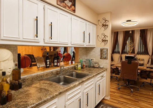 Listing Photo 4 - Condo for sale in building located at 19428 Oak Ave, Country Club Hills, IL 60478 - Unit #83