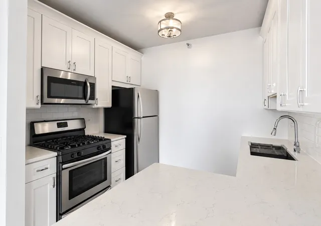 Photo 2 of Condo for sale at 600 N Dearborn St #1707, Chicago, IL 60654 | MLS# 12766576 | Listing updated on 2026-09-24