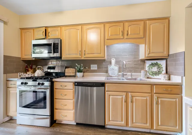Photo 3 of Condo for sale at 704 Elizabeth Dr #B, Wood Dale, IL 60191 | MLS# 12766577 | Listing updated on 2026-09-25