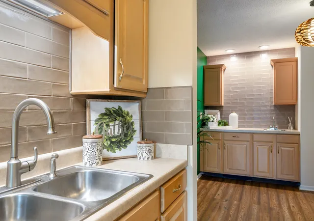 Listing Photo 5 - Condo for sale in building located at 704 Elizabeth Dr, Wood Dale, IL 60191 - Unit #B