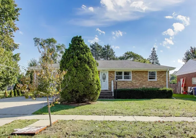 Single family home for sale at 901 S Can Dota Ave, Mount Prospect, IL 60056 | MLS# 12766587