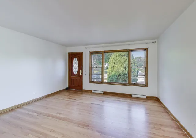 Photo 3 of Single family home for sale at 901 S Can Dota Ave, Mount Prospect, IL 60056 | MLS# 12766587 | Listing updated on 2026-09-28