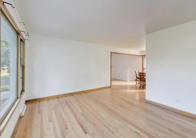 Photo 4 of Single family home for sale at 901 S Can Dota Ave, Mount Prospect, IL 60056 | MLS# 12766587 | Listing updated on 2026-09-28