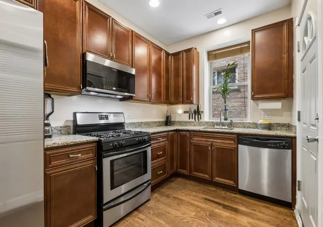 Photo 4 of Condo for sale at 1641 W Farwell Ave #1S, Chicago, IL 60626 | MLS# 12766592 | Listing updated on 2026-10-06