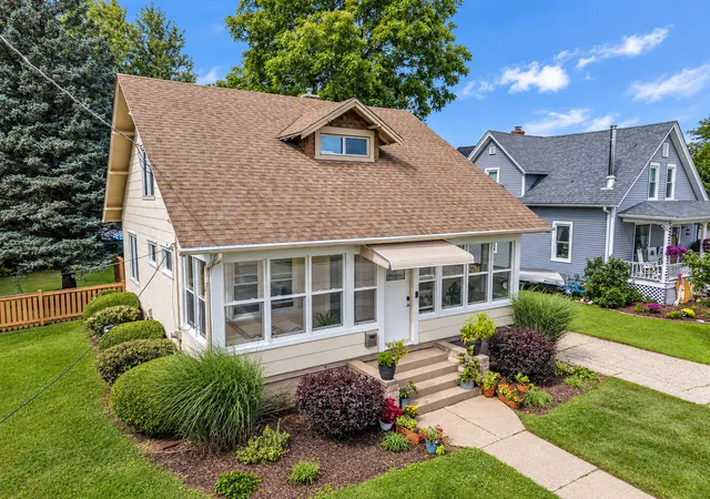Photo 1 of Single family home for sale at 445 Pleasant St, Woodstock, IL 60098 | MLS# 12766595 | Listing updated on 2026-09-30