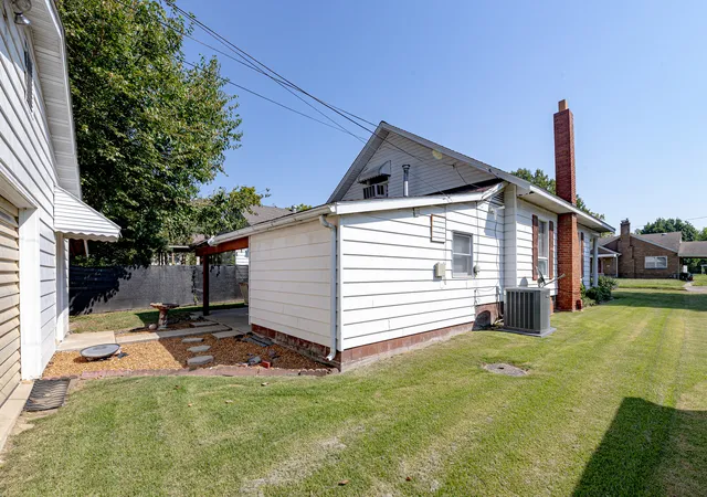 Photo 4 of Single family home for sale at 1013 N 12th Street, Herrin, IL 62948 | MLS# 12766609 | Listing updated on 2026-09-28