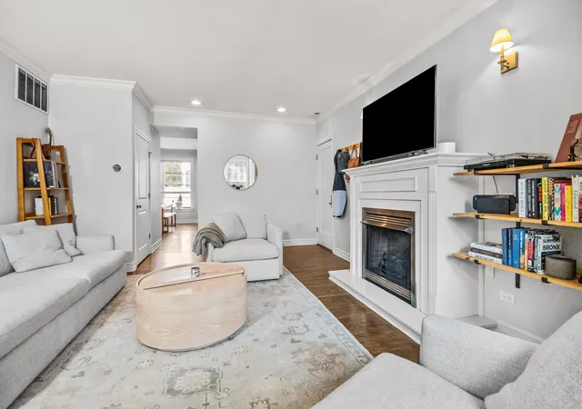 Photo 2 of Condo for sale at 2711 N Mildred Ave #2A, Chicago, IL 60614 | MLS# 12766621 | Listing updated on 2026-09-23
