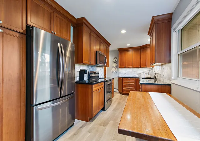 Photo 3 of Single family home for sale at 443 Glendale Rd, Roselle, IL 60172 | MLS# 12766632 | Listing updated on 2026-10-07