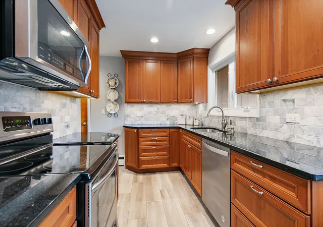 Photo 3 of Single family home for sale at 443 Glendale Rd, Roselle, IL 60172 | MLS# 12766632 | Listing updated on 2026-10-08