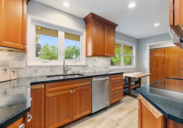 Photo 4 of Single family home for sale at 443 Glendale Rd, Roselle, IL 60172 | MLS# 12766632 | Listing updated on 2026-10-08