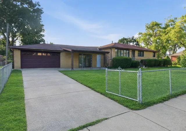 Single family home for sale at 8300 Long Ave, Burbank, IL 60459 | MLS# 12766634
