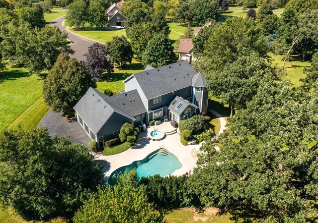 Photo 3 of Single family home for sale at 2904 Fox Knoll Ct, Johnsburg, IL 60051 | MLS# 12766640 | Listing updated on 2026-10-07