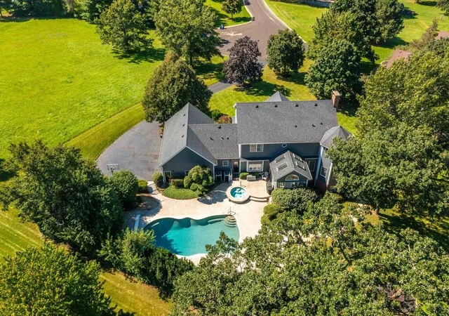 Photo 4 of Single family home for sale at 2904 Fox Knoll Ct, Johnsburg, IL 60051 | MLS# 12766640 | Listing updated on 2026-10-07