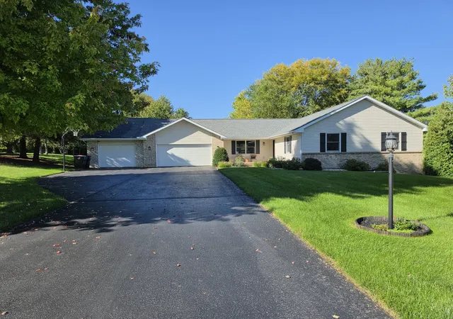 Photo 2 of Single family home for sale at 6775 Skyview Trl, Roscoe, IL 61073 | MLS# 12766641 | Listing updated on 2026-10-07
