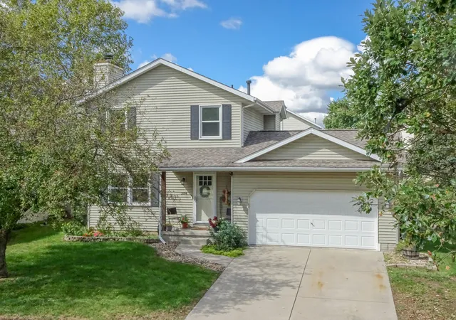 Photo 1 of Single family home for sale at 2104 Park Pl Dr, Bloomington, IL 61701 | MLS# 12766646 | Listing updated on 2026-09-27