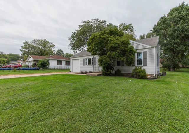 Photo 2 of Single family home for sale at 1412 Meriden St, Mendota, IL 61342 | MLS# 12766652 | Listing updated on 2026-09-29