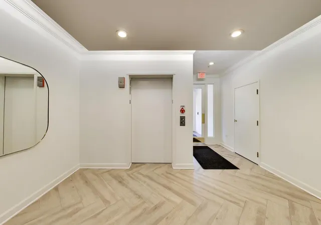 Listing Photo 5 - Condo for sale in building located at 1865 Old Willow Rd, Northfield, IL 60093 - Unit #224