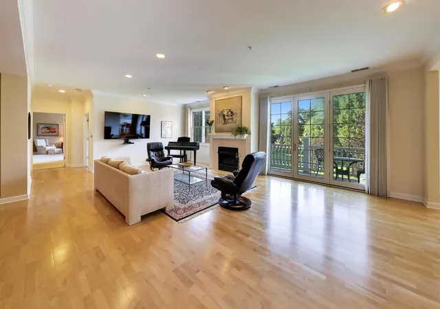 Listing Photo 5 - Condo for sale in building located at 1865 Old Willow Rd, Northfield, IL 60093 - Unit #224