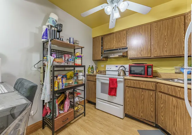 Listing Photo 4 - Condo for sale in building located at 6400 27Th St, Berwyn, IL 60402 - Unit #201