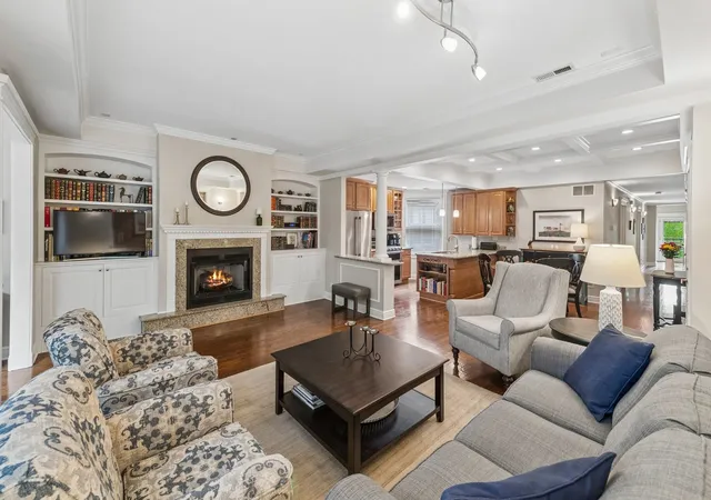 Photo 1 of Condo for sale at 1321 W Winnemac Ave #2E, Chicago, IL 60640 | MLS# 12766694 | Listing updated on 2026-09-24